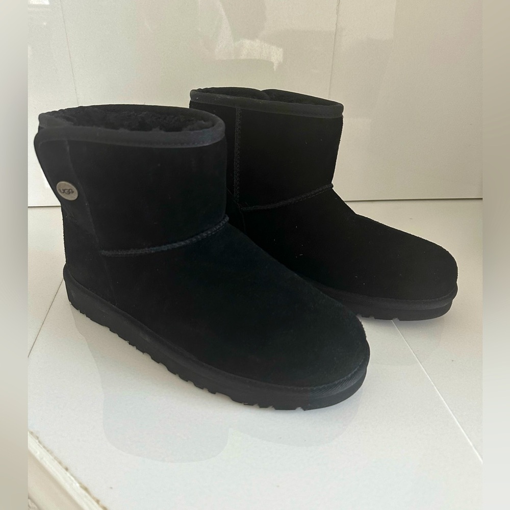 Brand new mini Uggs black
